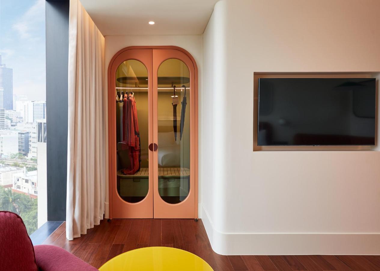 The Standard, Bangkok Mahanakhon Exterior photo A walk-in closet